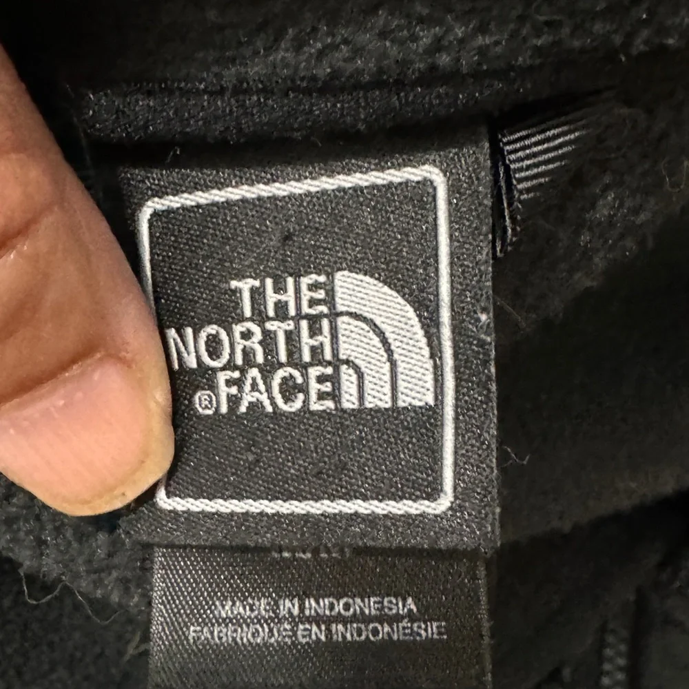 The North Face size M black zip up fleece jacket sweater